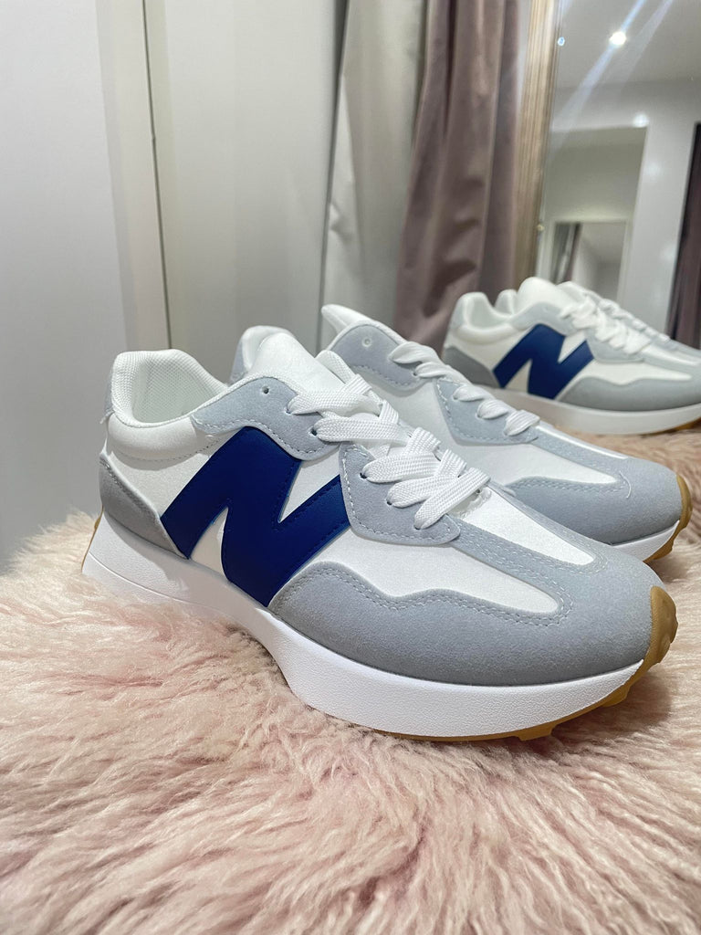 Nua Trainers in Navy