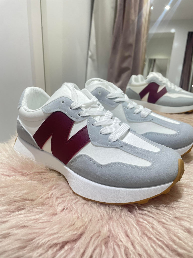 Nua Trainers in Wine
