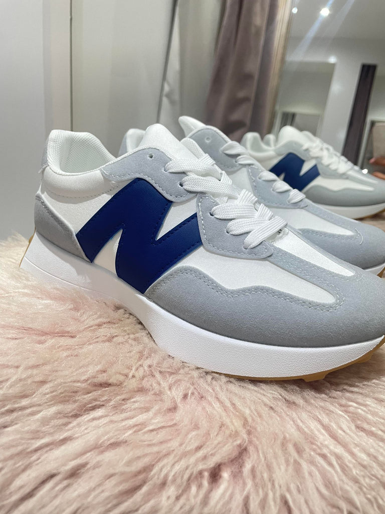 Nua Trainers in Navy