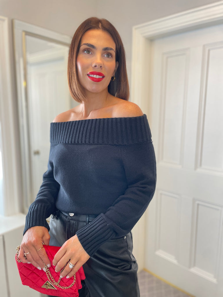 Black Off the shoulder jumper